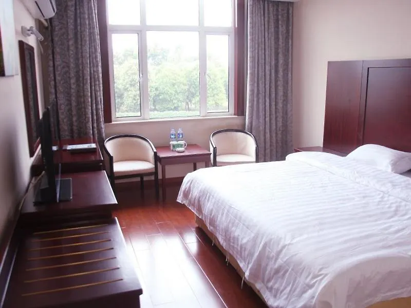 Greentree Inn Jiangsu Suzhou Kunshan Bacheng Town Hubin North Road Business Hotel 3*, Suzhou (Jiangsu)